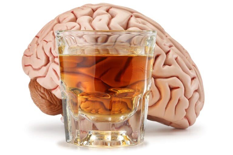 mózg i szklanka whisky